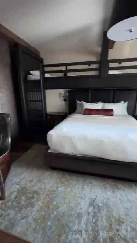 King Room with Top Bunks bed picture #8