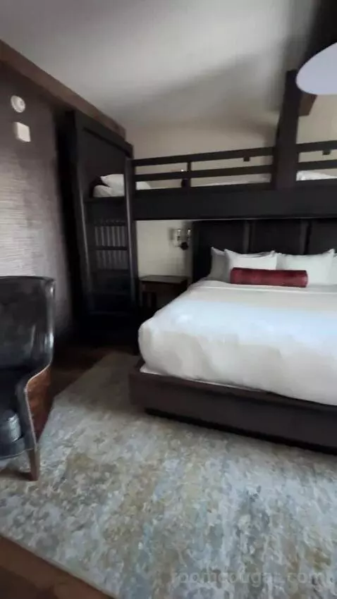 King Room with Top Bunks bed picture #9