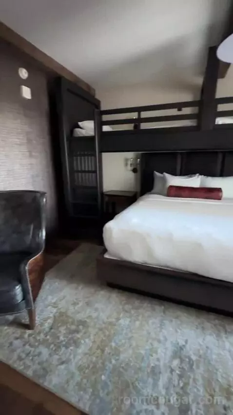 King Room with Top Bunks bed picture #10