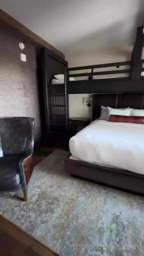 King Room with Top Bunks bed picture #11