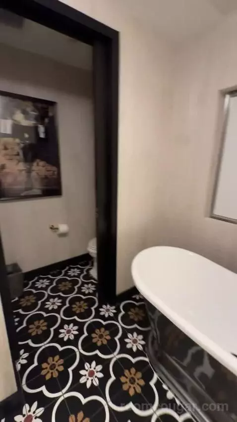 King Room with Top Bunks bathroom picture #6