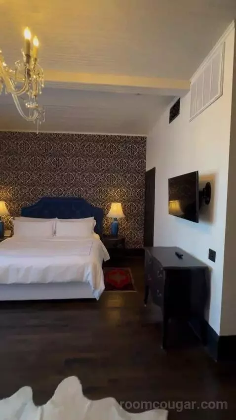 Suite 4 (#4) view picture #1