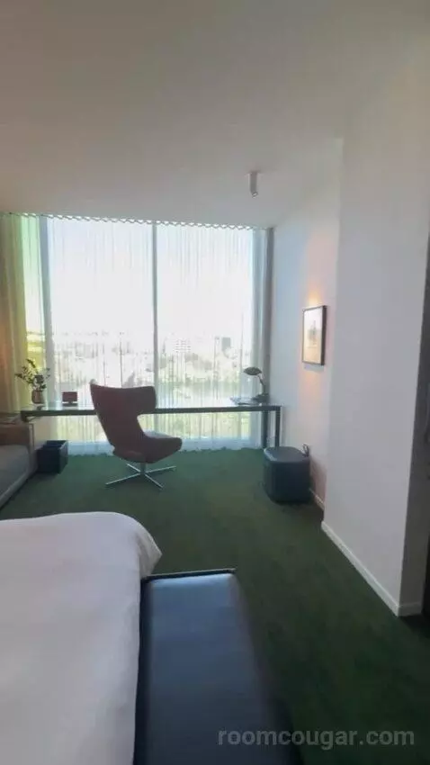 Suite with Lake View bed picture #6