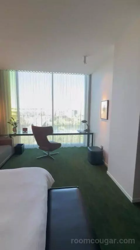 Suite with Lake View bed picture #7