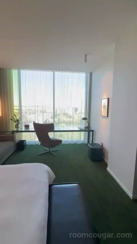 Suite with Lake View bed picture #8
