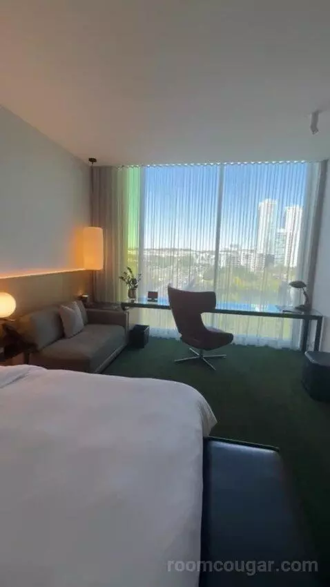 Suite with Lake View bed picture #9
