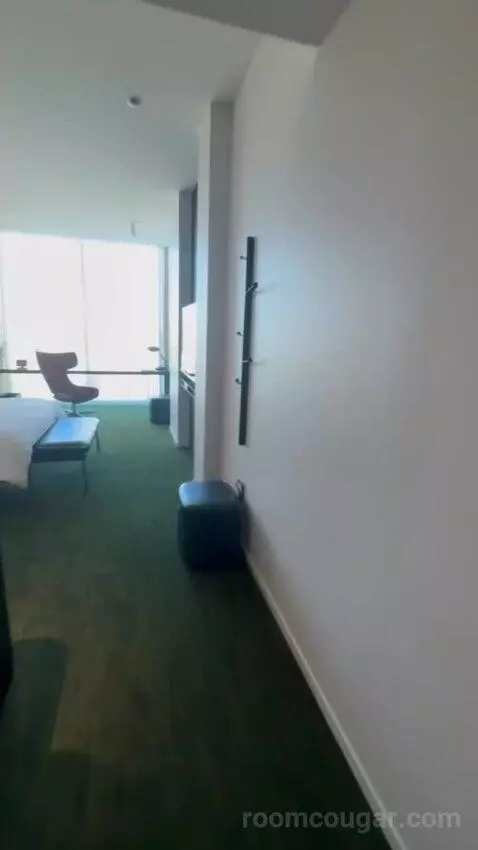 Suite with Lake View bed picture #1