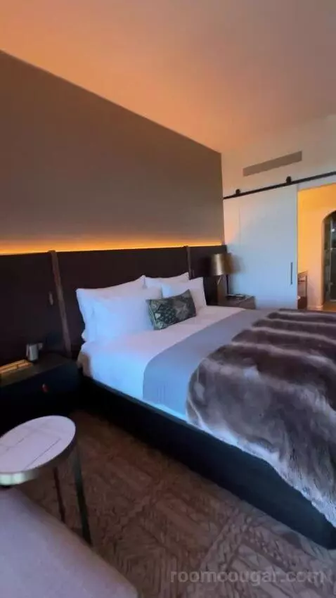 King Room with Balcony bed picture #2