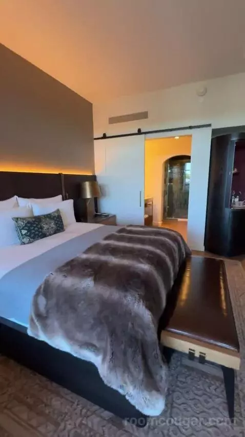 King Room with Balcony bed picture #5