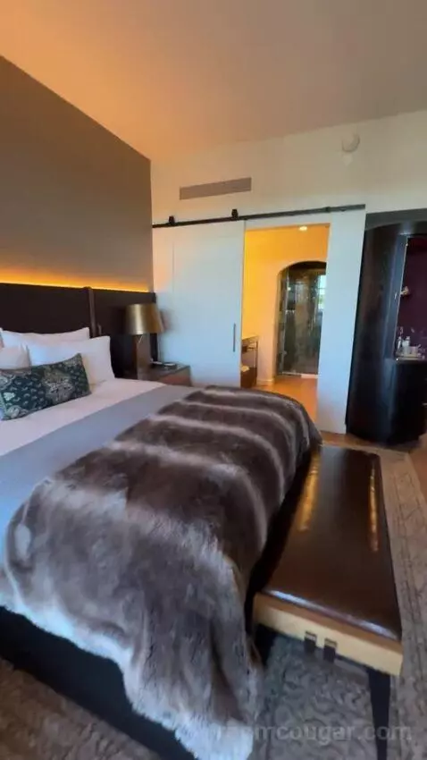 King Room with Balcony bed picture #6