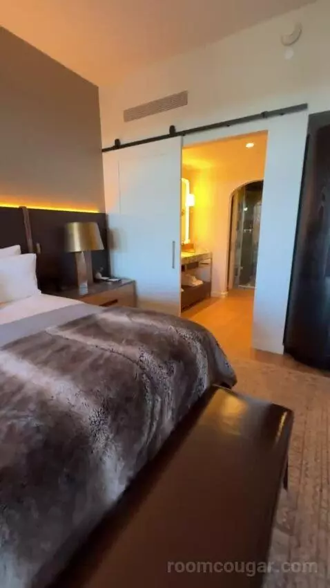 King Room with Balcony bed picture #8