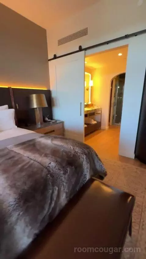 King Room with Balcony bed picture #10