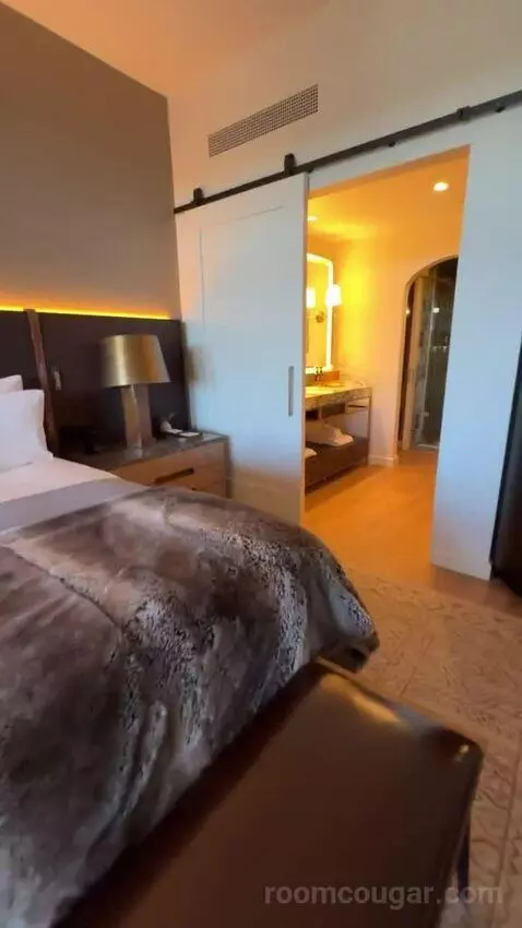 King Room with Balcony bed picture #11