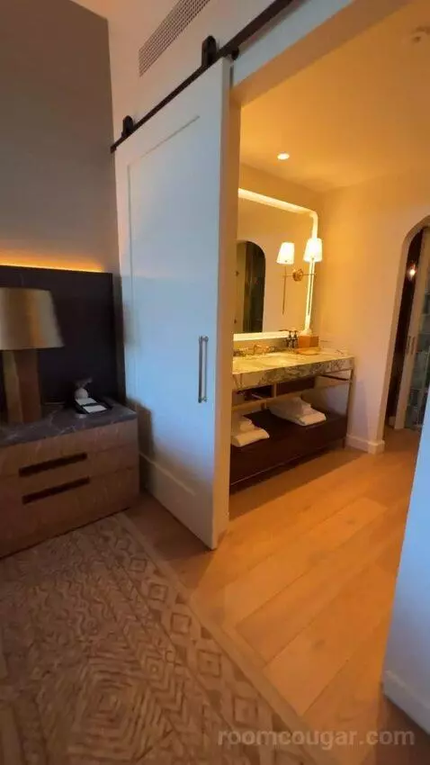 King Room with Balcony picture #19