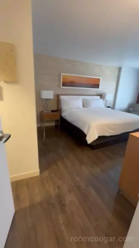 Presidential Suite bed picture #4