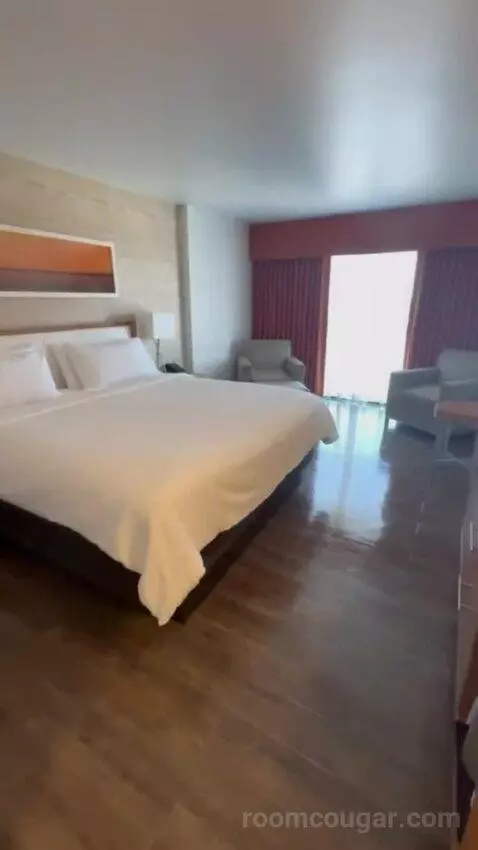 Presidential Suite bed picture #5