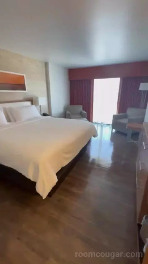 Presidential Suite bed picture #6