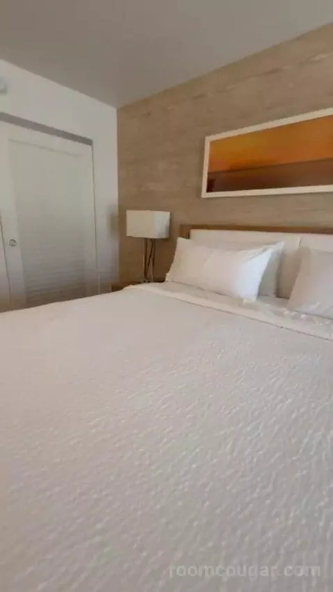 Presidential Suite bed picture #12