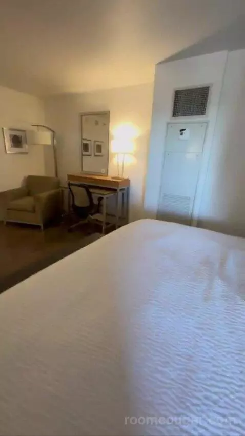 Conference Suite bed picture #9