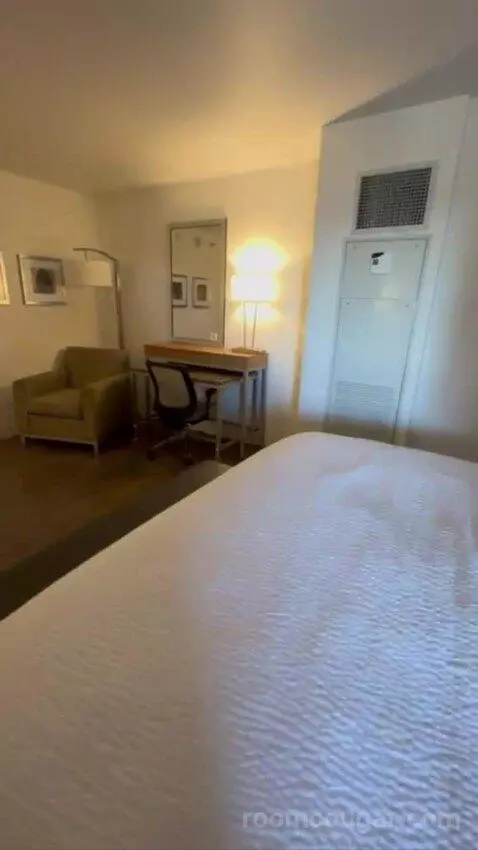Conference Suite bed picture #11