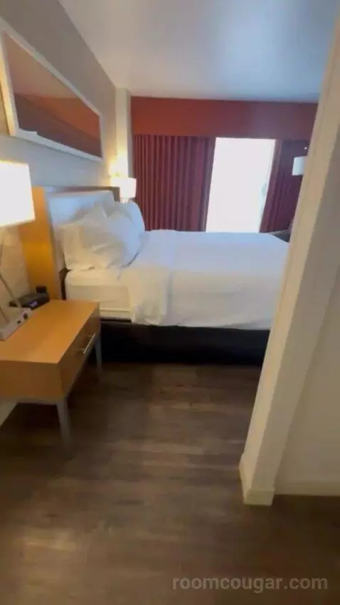 Junior Suite bed picture #2