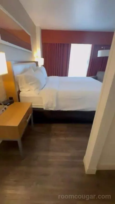 Junior Suite bed picture #3