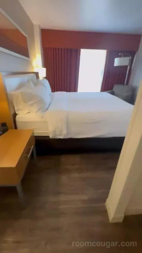 Junior Suite bed picture #5