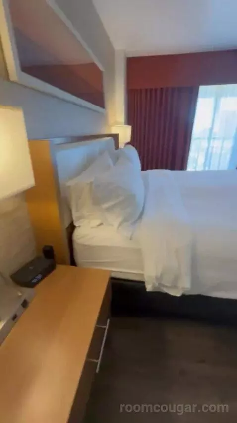 Junior Suite bed picture #11