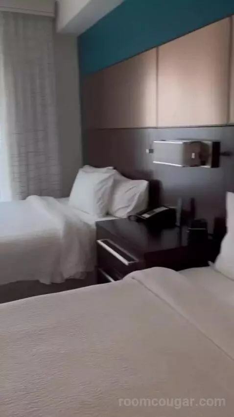 Queen Suite bed picture #9
