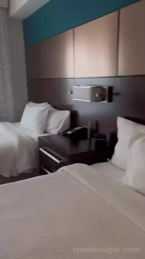 Queen Suite bed picture #10