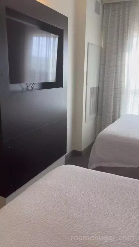 Queen Suite bed picture #6
