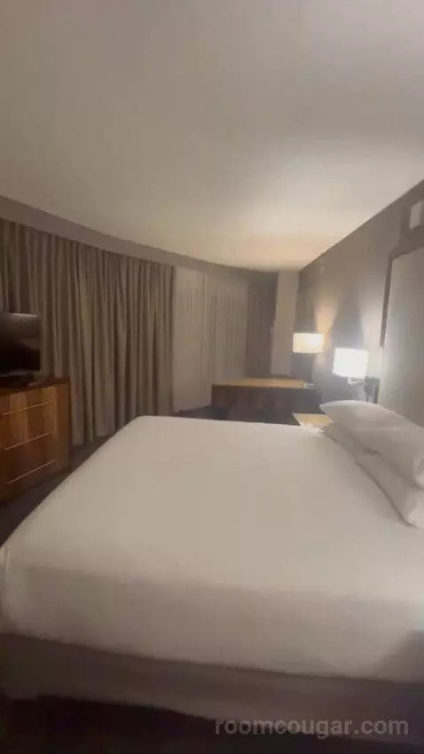 King Room bed picture #5