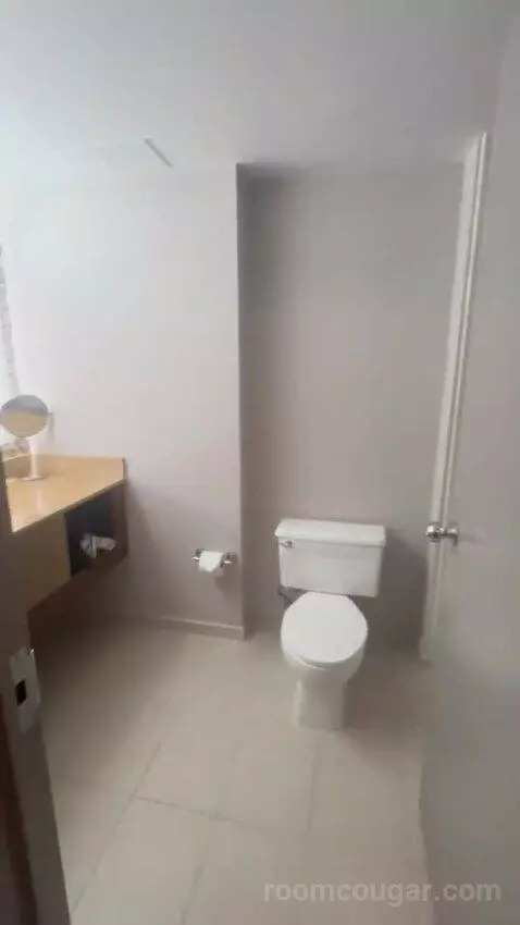 King Room bathroom picture #1