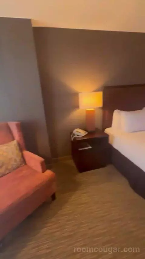 King Room bed picture #4