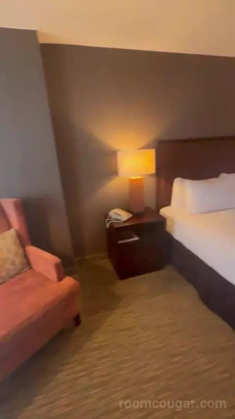 King Room bed picture #5