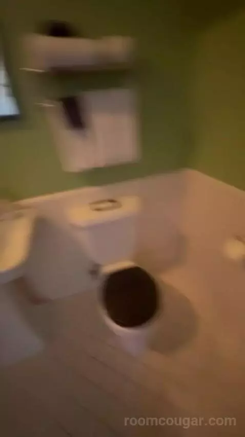 King Room bathroom picture #1