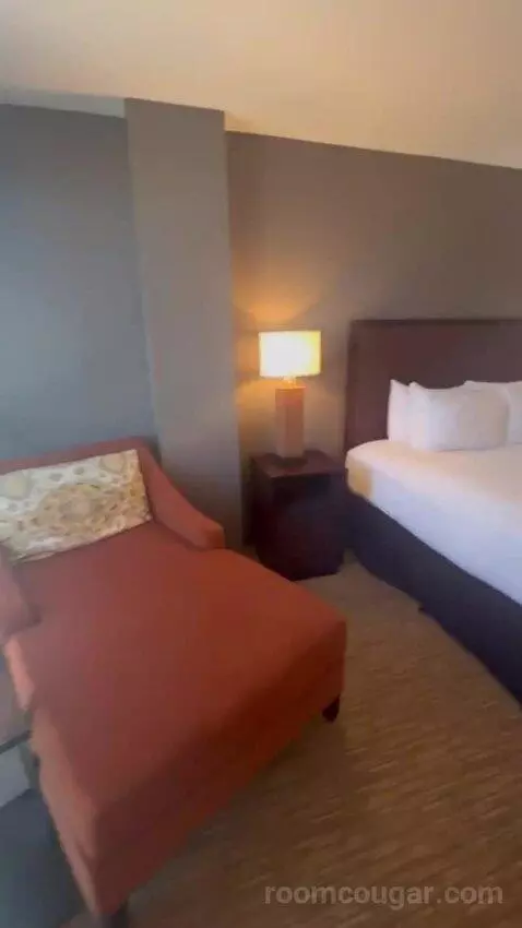 Presidential Suite bed picture #3
