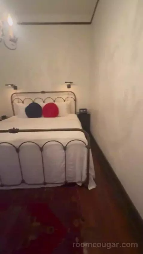 Grand Suite bed picture #1