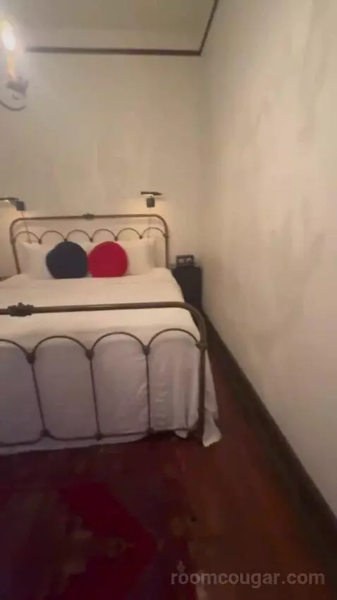 Grand Suite bed picture #2