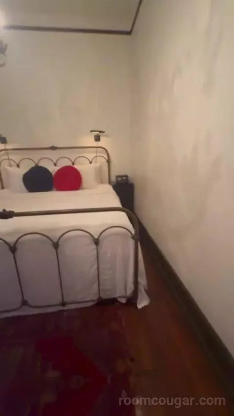 Grand Suite bed picture #3