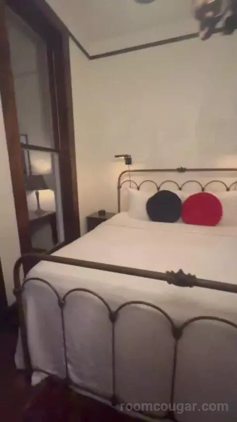 Grand Suite bed picture #7