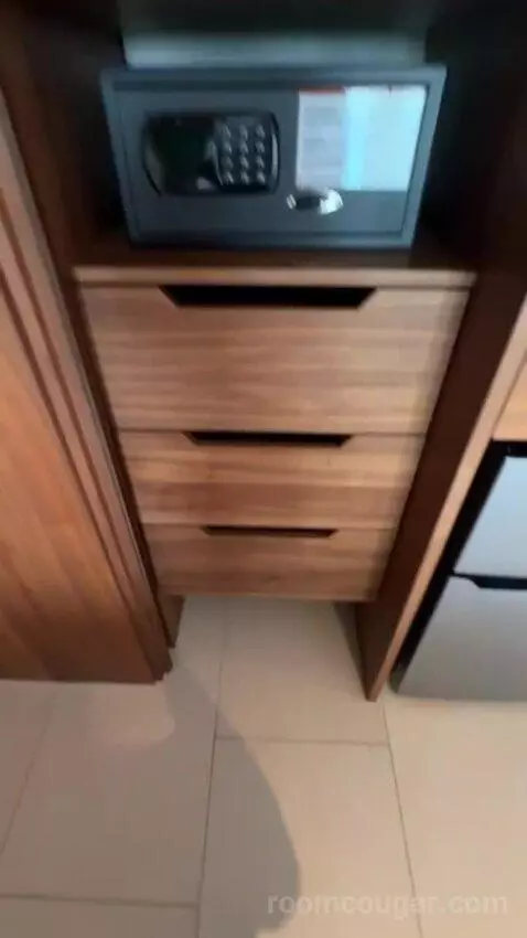 Premium King Room with Ocean View bed picture #9