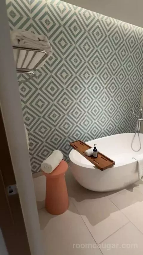 Premium King Room with Ocean View bathroom picture #3