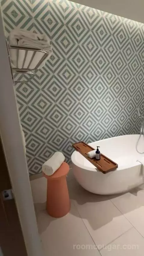 Premium King Room with Ocean View bathroom picture #4