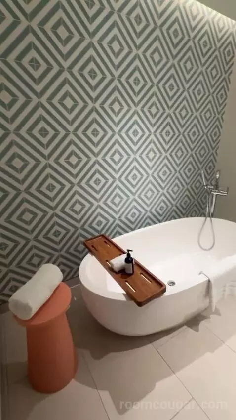 Premium King Room with Ocean View bathroom picture #5
