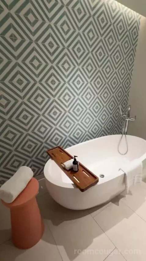 Premium King Room with Ocean View bathroom picture #6