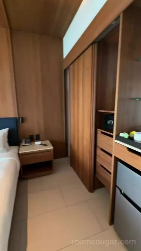 Premium King Room with Ocean View bed picture #8