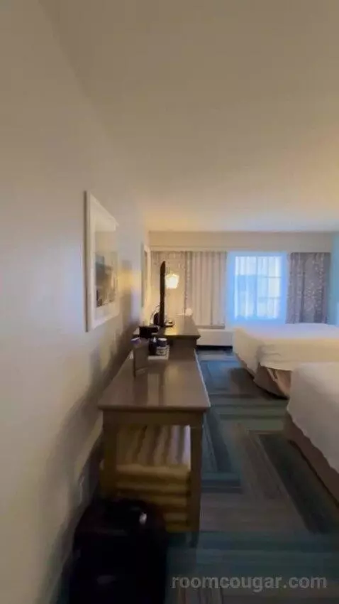 Queen Room with Two Queen Beds bed picture #2