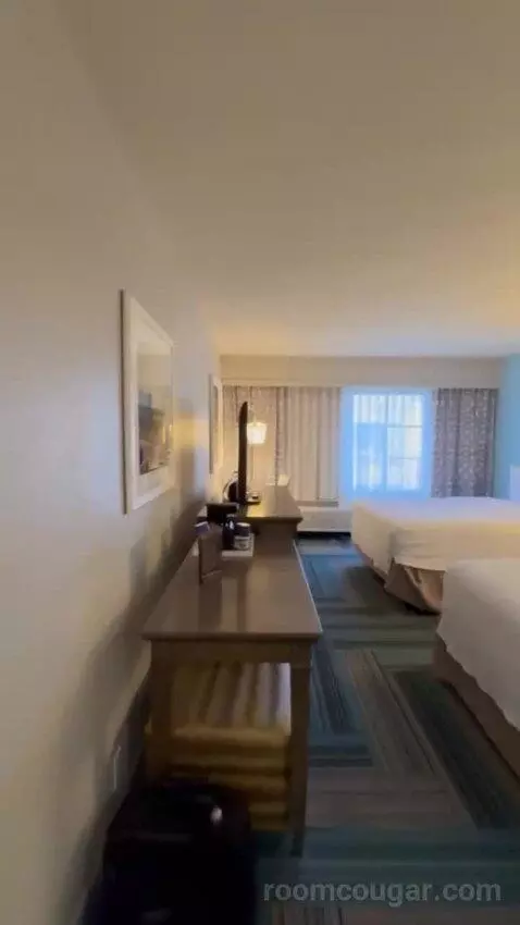 Queen Room with Two Queen Beds bed picture #3