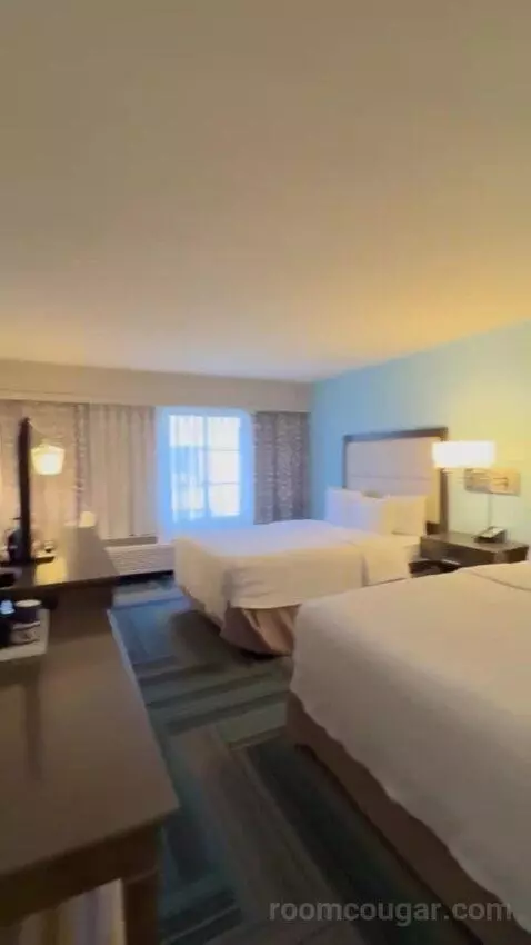 Queen Room with Two Queen Beds view picture #4